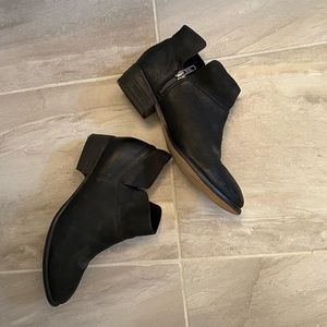 Seychelles black leather ankle bootie